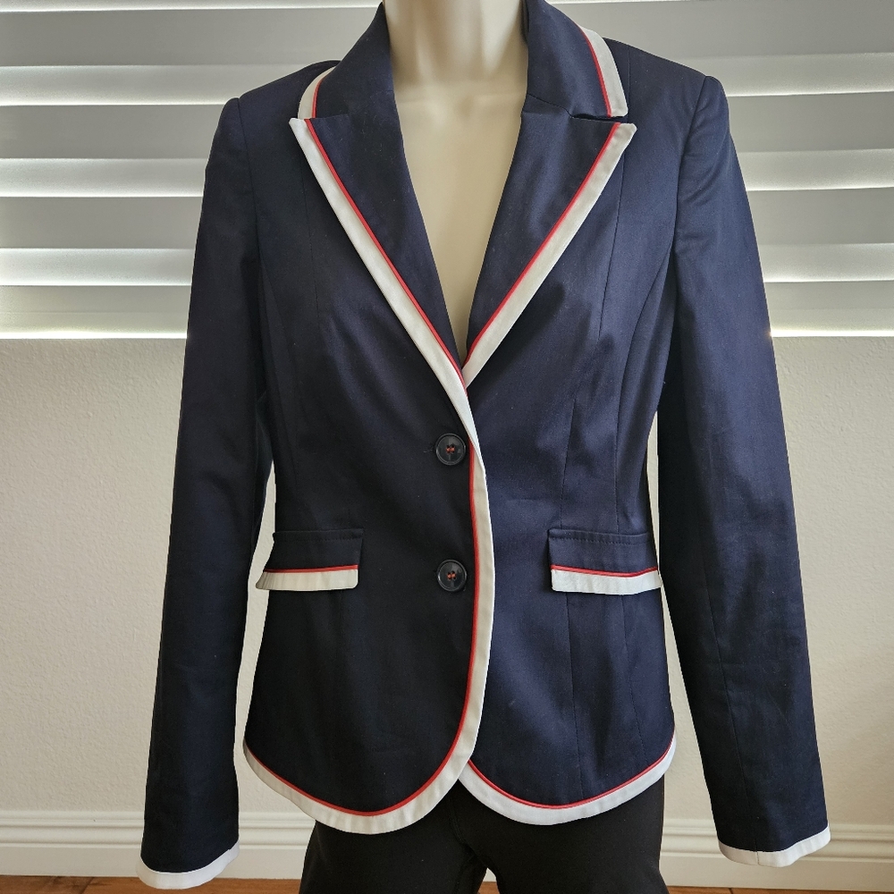 Blue and White Blazer with Notched Lapel and Tailored Fit